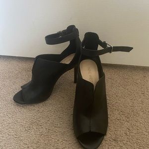 Nine West ankle strap bootie - gently used size 7